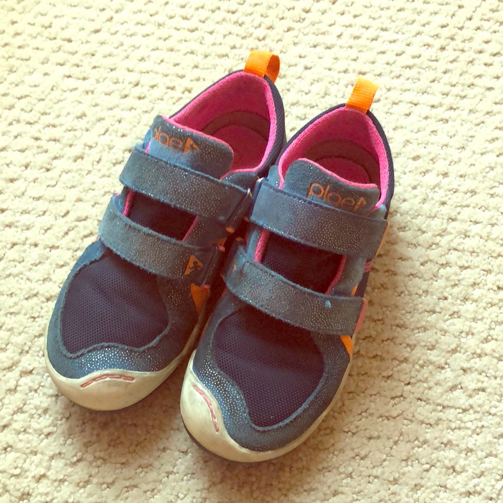 Plae sneakers